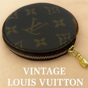Louis Vuitton Monogram Round Coin AirPod Pouch Unisex EUC 2007 France